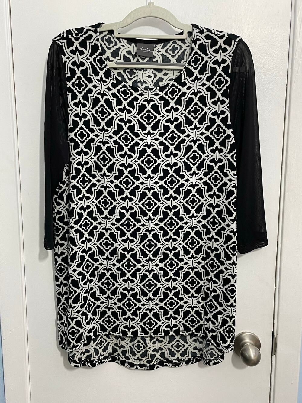 Chico’s Travelers Blouse Size 2 Large Black White Liquid Knit Sheer Sleeves